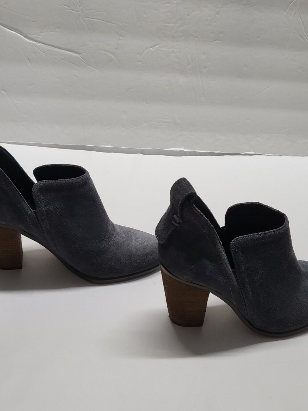 Vince Camuto Genuine Suede Ankle Bootie Womens Size 8M Gray Block Heel
